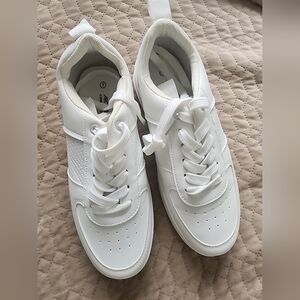 Ardene women's shoes, new without box, size 7, white.